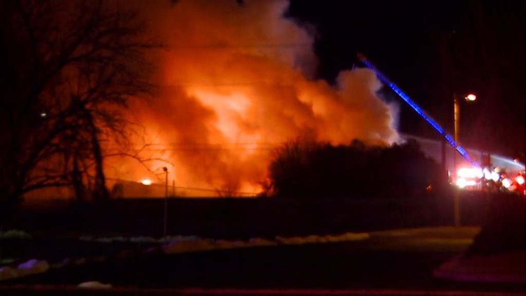 Un feu chez un manufacturier d’engrais force l’évacuation de plus de 6000 personnes